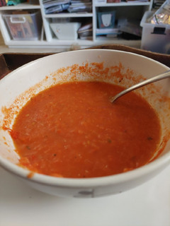 Una foto de Sopa de tomate y morrón