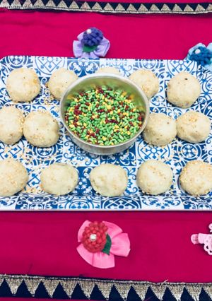 A picture of Til ka ladoo.