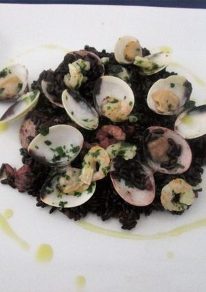 Foto di Riso Venere con Vongole e Gamberetti
