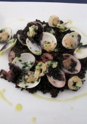 Foto di Riso Venere con Vongole e Gamberetti