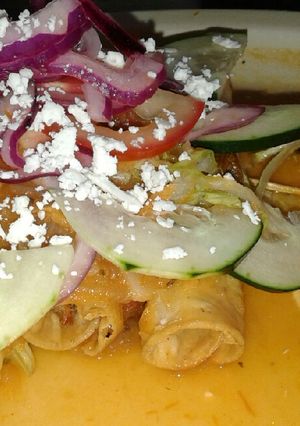 Una foto de Tacos dorados de atún