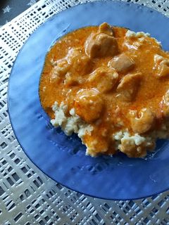 Harcsapaprikás juhtúrós sztrapacskával recept fotója