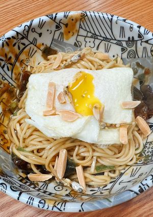 獨享蛋蛋麵（皮蛋+雞蛋） 的食譜成品照片
