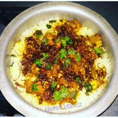 A picture of Chicken tikka biryani.