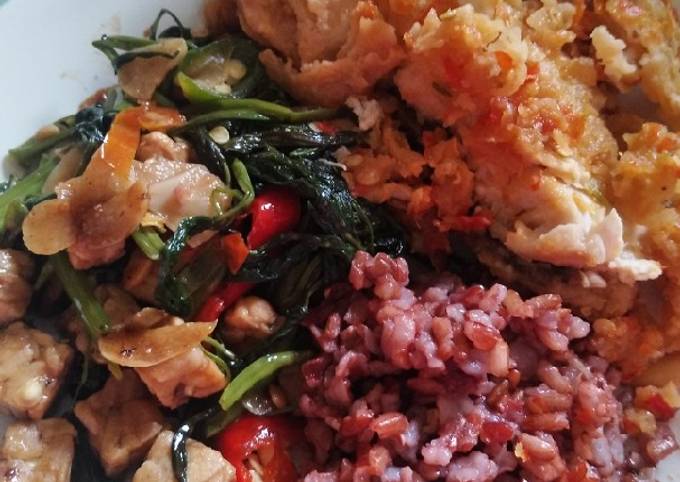 Langkah Mudah untuk Membuat Osengan Kangkung Tempe, Bisa Manjain Lidah