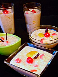 Una foto de Arroz blanco con leche y fruta