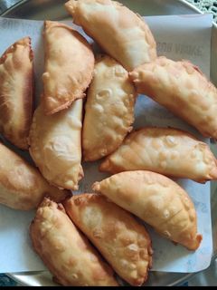 गुजिया (gujiya recipe in Hindi) रेसिपी मुख्य फोटो