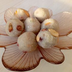 A picture of Healthy Poha Ladoo.