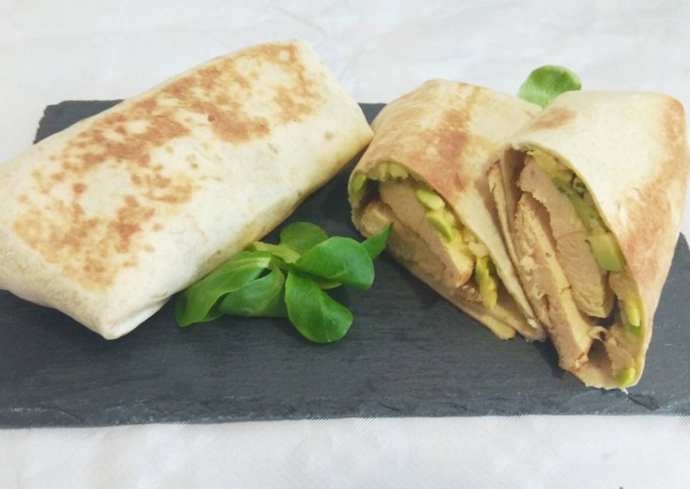 Burrito pollo y aguacate