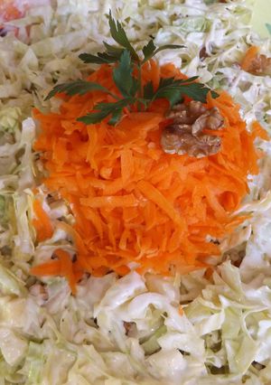 Una foto de Ensalada de repollo con nueces