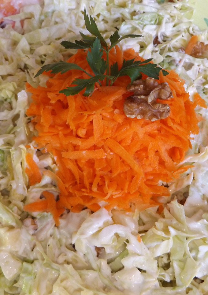 Una foto de Ensalada de repollo con nueces