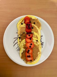 Φωτογραφία της συνταγής Pancakes με choco chips και φράουλες