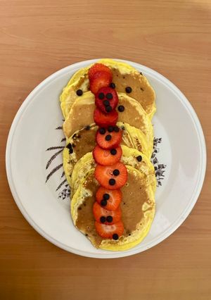 Φωτογραφία της συνταγής Pancakes με choco chips και φράουλες