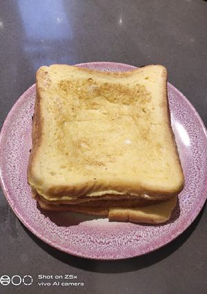 A picture of French Toast.