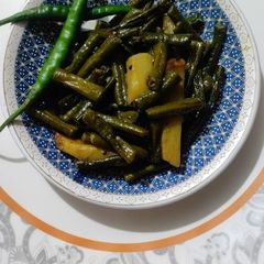 A picture of Yard long beans and potato bhaji.