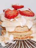 Pancakes de avena con topping de “leche condensada” fit