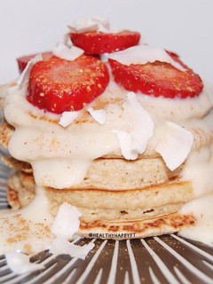 Una foto de Pancakes de avena con topping de “leche condensada” fit