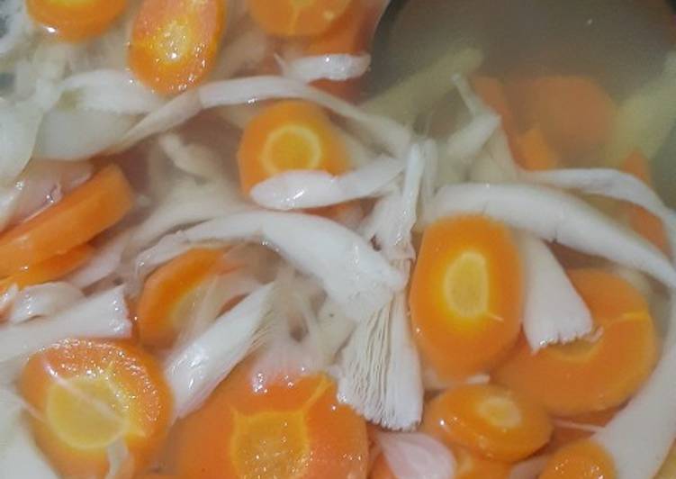 Cara Gampang Membuat Sup jamur tiram dan wortel yang Wajib Dicoba