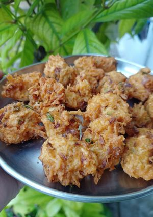 மரவள்ளிக் கிழங்கு போண்டா(tapioca bonda recipe in tamil) செய்முறை முக்கிய புகைப்படம்