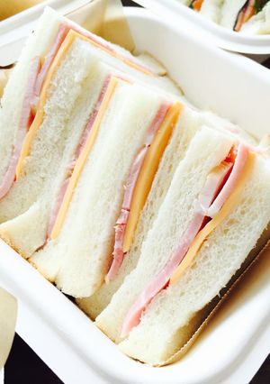 A picture of Ham & Cheddar Cheese Sandwich.