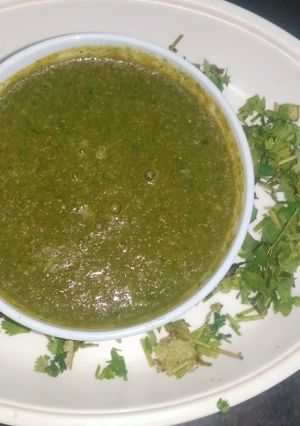 हरी चटनी (Hari chatni in recipe in hindi) रेसिपी मुख्य फोटो