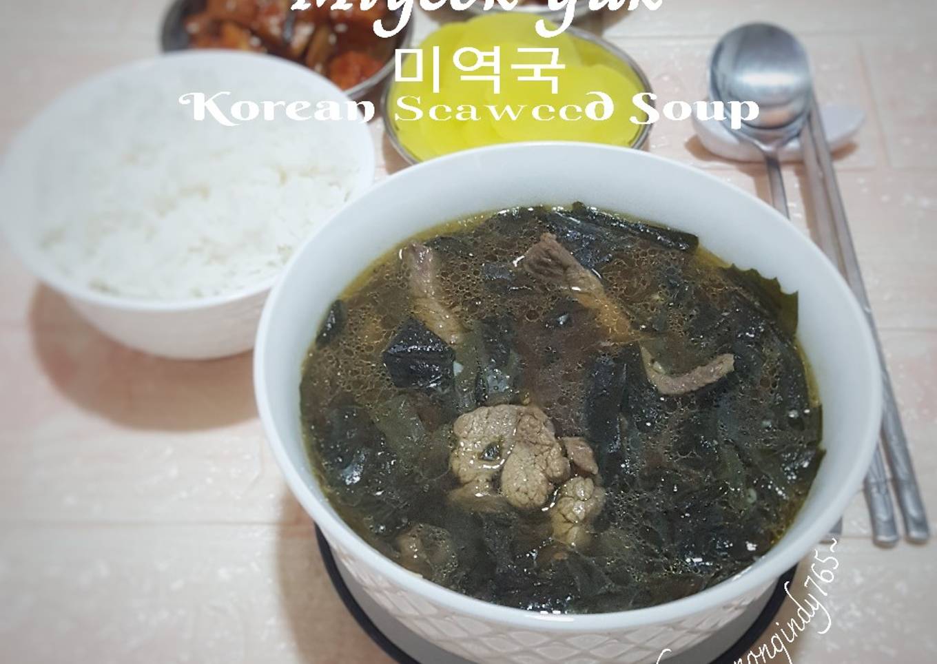 Miyeok guk [미역국] Korean Seaweed Soup