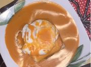 Une photo de oeuf steak tomate
