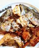 Đầu Cá Hồi Chiên Nước Mắm với NCKD/ Crispy Fried Salmon Fishhead