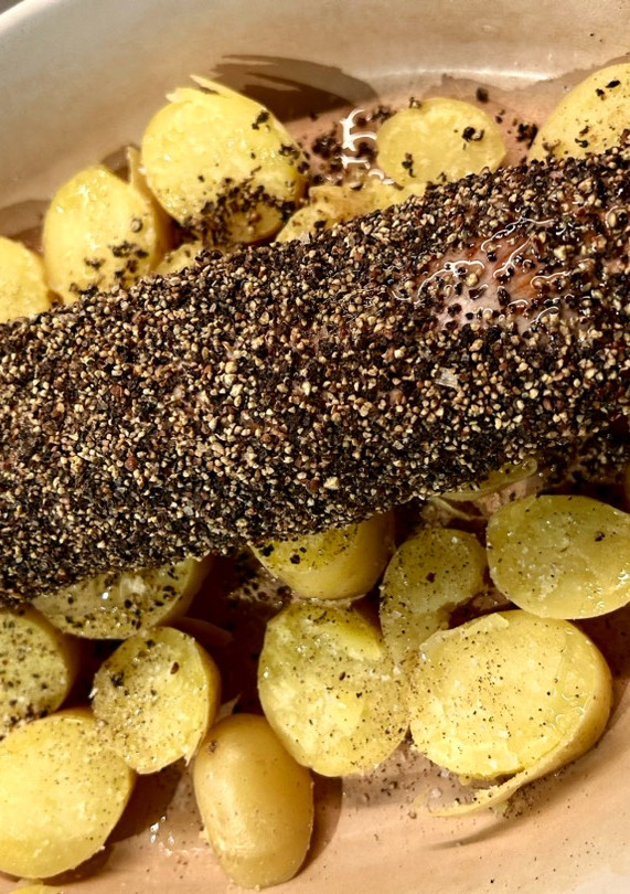 Una foto de Solomillo de cerdo a la pimienta con patatas