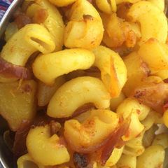 A picture of Macaroni.