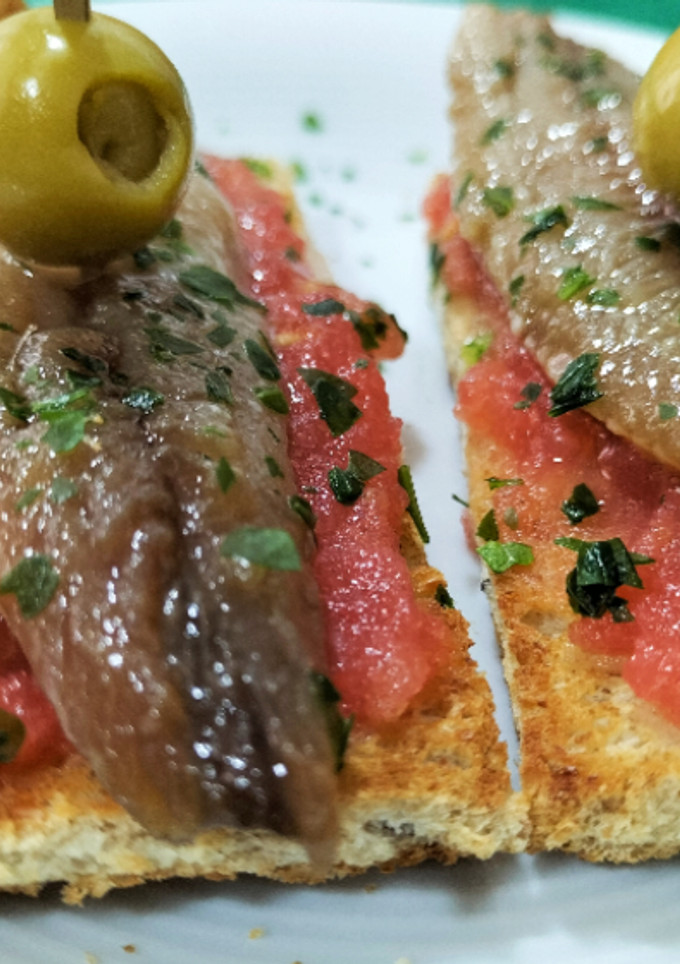 Una foto de Pincho de sardina ahumada