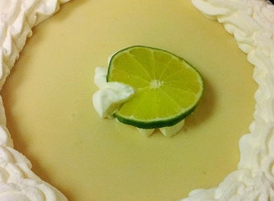 Una foto de Pastel de lima o key lime pie