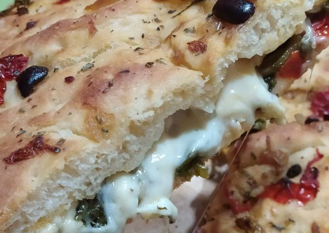 Ricetta di Veloce Focaccia con insalata riccia