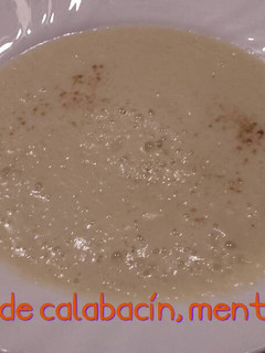 Una foto de Crema fría de calabacín, menta y yogur*