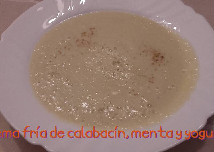 Crema fría de calabacín, menta y yogur*