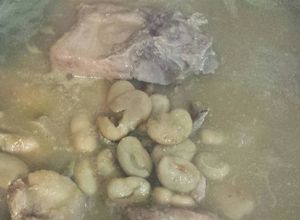 Una foto de Habas en salsa verde, receta de mi suegra. 😊