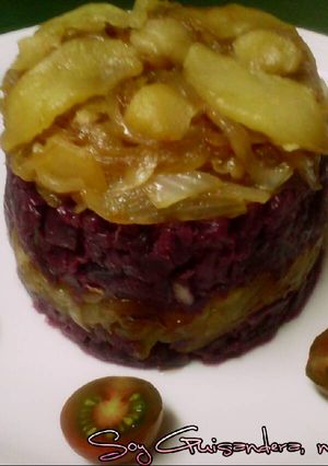 Una foto de Lombarda con cebolla y manzana caramelizadas