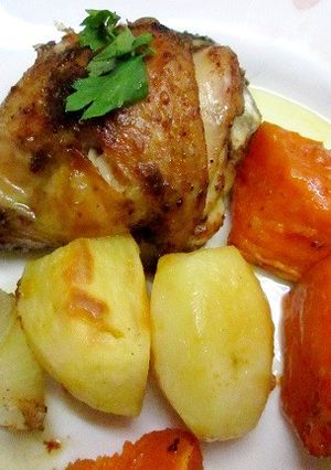 Foto principal de Presas de pollo, papas y batatas con aderezo especial y margarina ligera