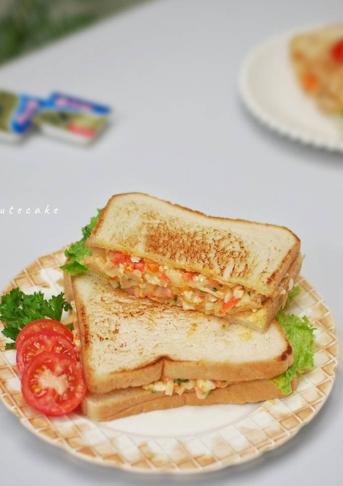 Resep Toasted Spicy Crab & Egg Salad Sandwich oleh Slicecutecake - Cookpad