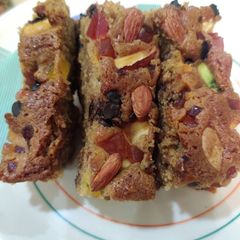 A picture of Plum cake.