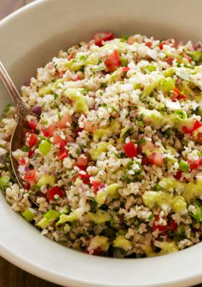 Una foto de Ensalada de sémola de trigo vegana (o Bulgur)