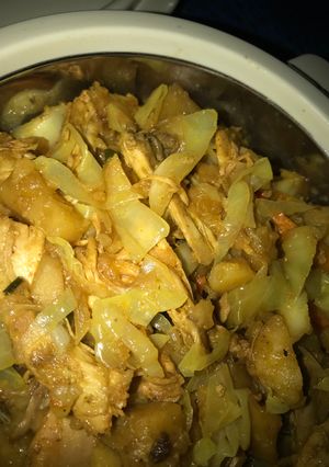 A picture of Chicken and cabbage stir fry.
