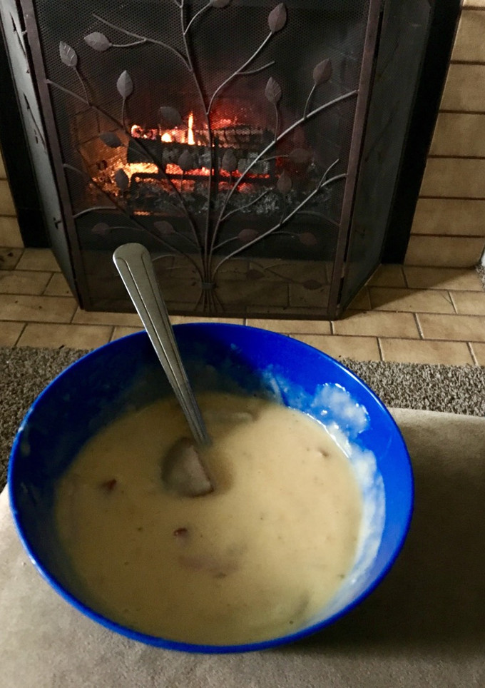 A picture of Potato-bacon chowder.
