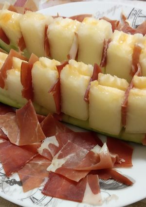 Una foto de Brochetas de melón con jamón
