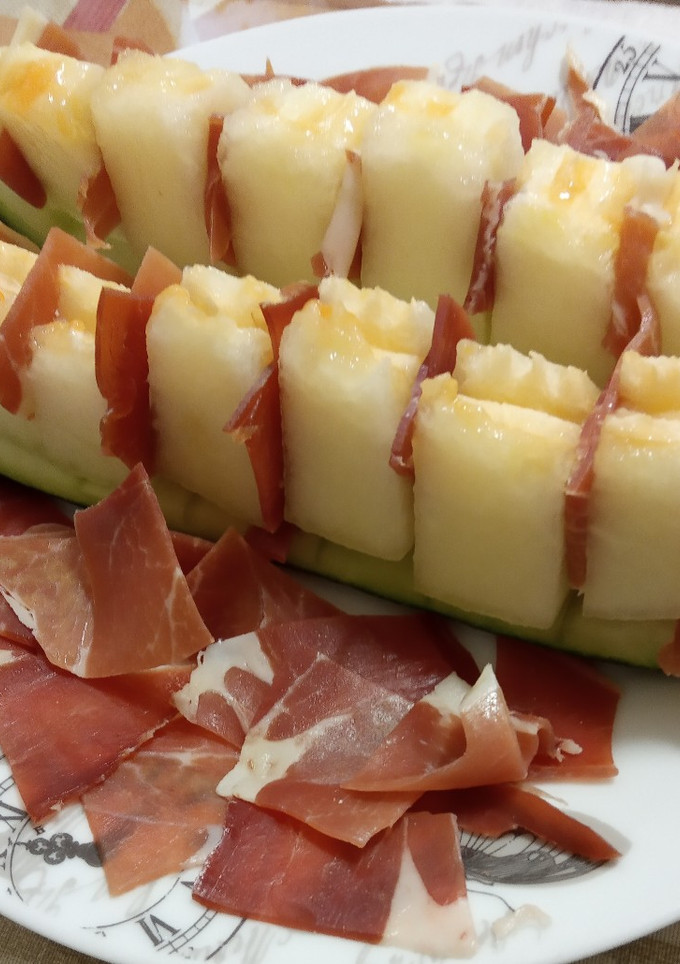 Una foto de Brochetas de melón con jamón