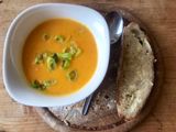 Möhren-Suppe mit Mango