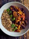 Vegán chilis bab kukoricával és barna rizzsel 🌶️ | TÉNÉ recept