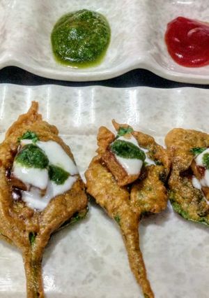 A picture of Palak pakoda chaat.