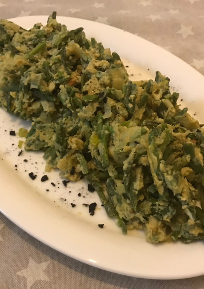 Una foto de Revuelto de “all tendre, calçots i espàrrec de marge”