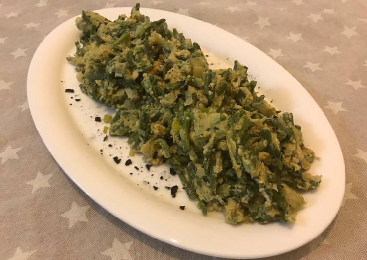 Revuelto de “all tendre, calçots i espàrrec de marge”